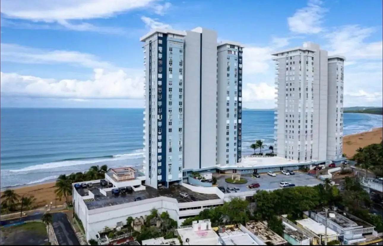 Oceanfront In Luquillo 아파트