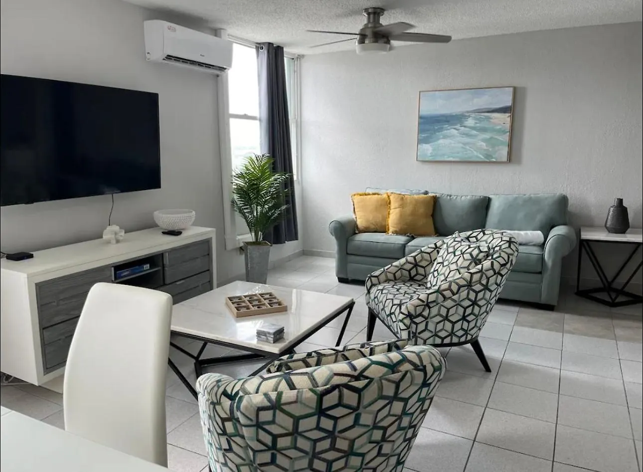 Oceanfront In Luquillo 아파트